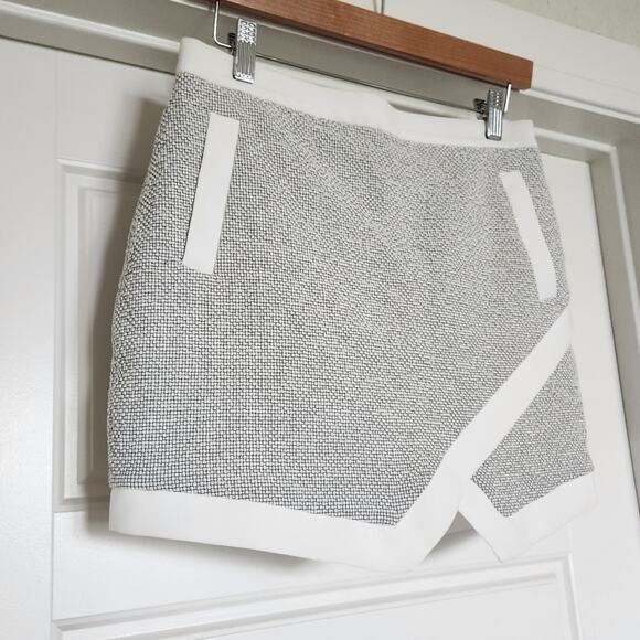 Banana Republic Asymmetric Dressy Gray/White Square Textured Mini Skirt - Size 2 - Picture 2 of 7
